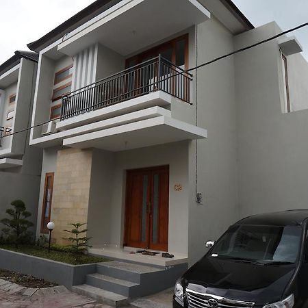 Cemara Homestay Jogja Jogjakarta Buitenkant foto